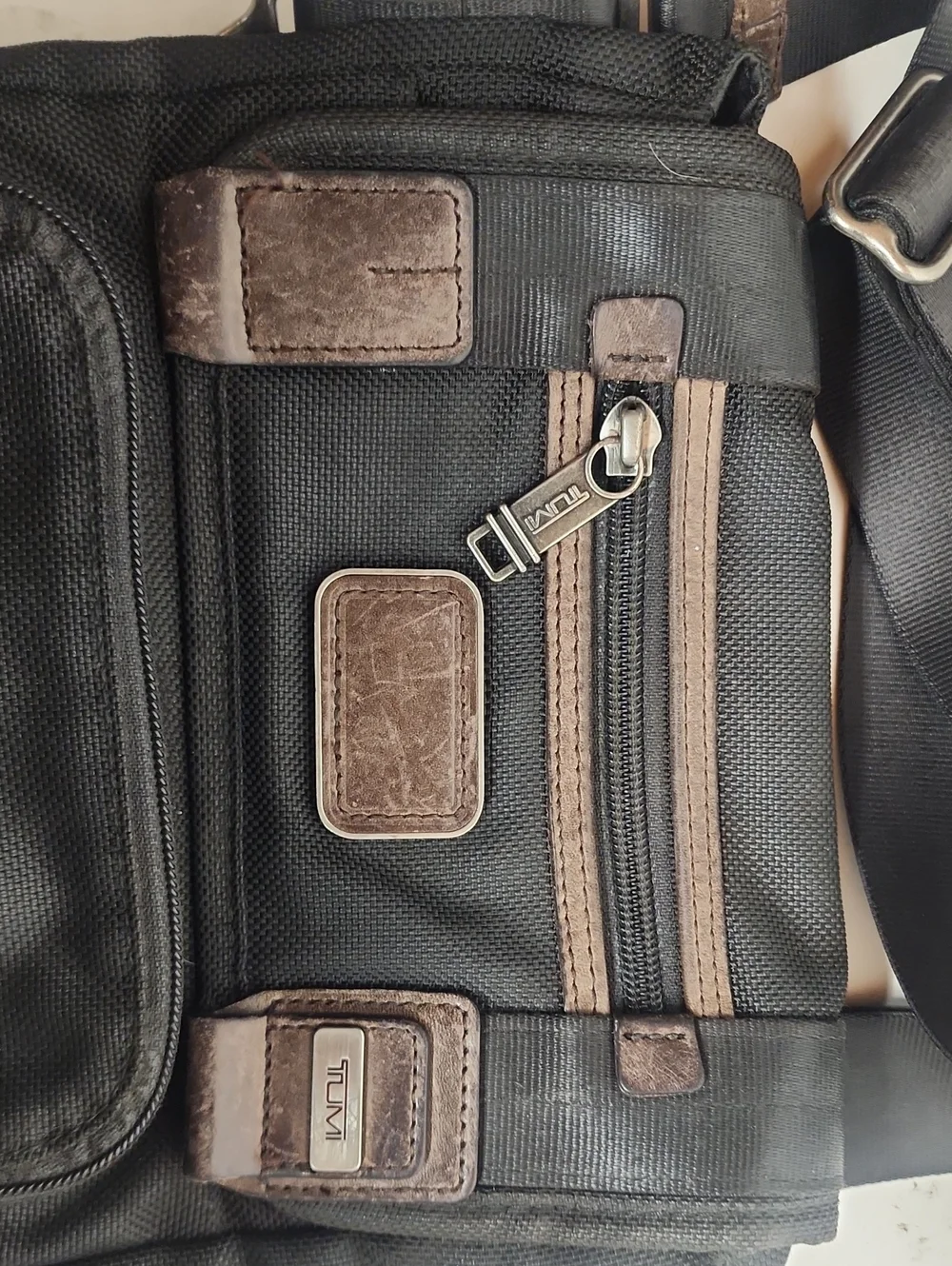 Tumi Black Messenger Crossbody Bag w/Brown Leather Accent Minimalist Man Bag WOW